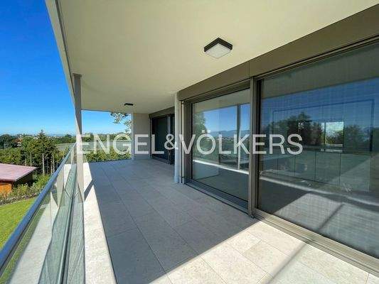 überdachte Sonnenterrasse