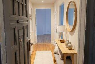 Wohnungseingang und Flur - (KI generiert)