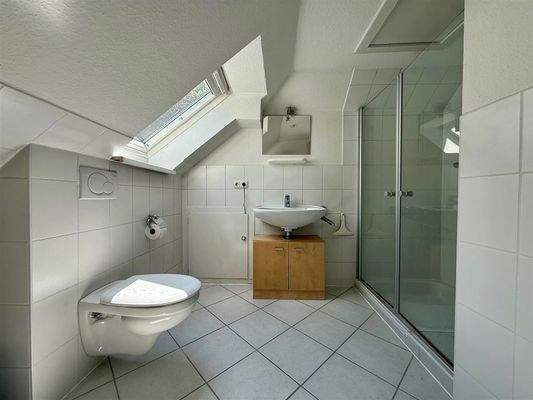 Duschbad mit Fenster OG