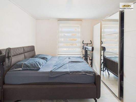 Ruhiges Schlafzimmer mit Platz für Schrankzeile_07