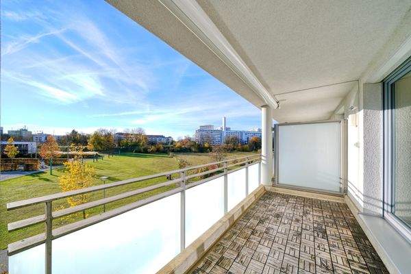 Südwest Loggia mit unverbautem Blick