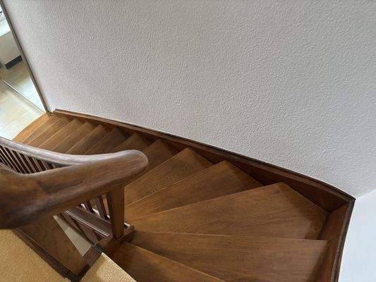 Treppe vom EG. zum OG. große Wohnung