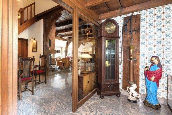 Es grüßt der alte Brunnen im Eingangsbereich