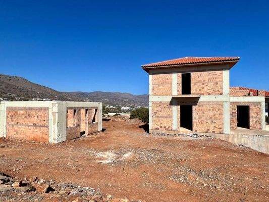 Kreta, Elounda: Rohbau - Luxusvilla mit atemberaubender Aussicht zu verkaufen
