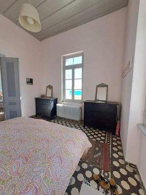 Kreta, Kalyves: Elegante neoklassizistische Villa am Meer zu verkaufen