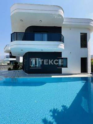 Detached House with a Private Swimming Pool in Alanya