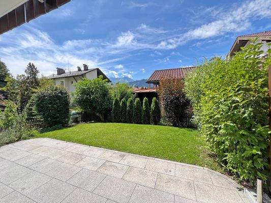 Süd-Terrasse mit Garten