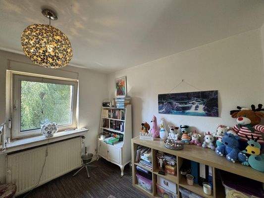 Kinderzimmer mit Sicht auf die rechte Seite