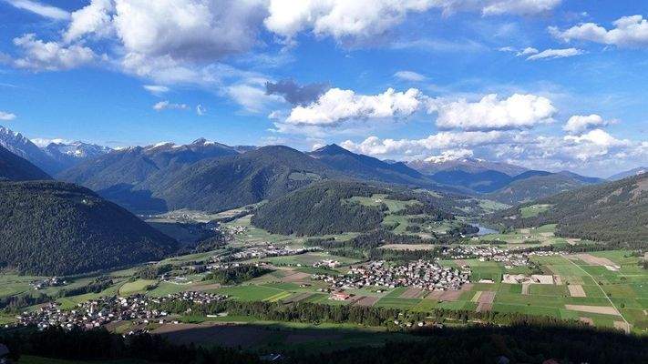 Agstner-Hof-Oberparzenberg-Luxus-Immobilie-Chalet-Olang-Bauernhof-Sanierungsbedürftig-Bauernhaus-Kronplatz-Skigebiet-südtirol-urlaub-Aussicht-Alleine-mitten in der Natur-Autonom-Quelle