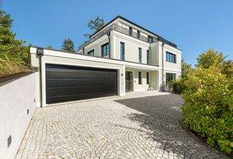 Villa mit Doppelgarage