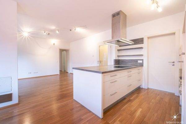 Küche und Wohnbereich.