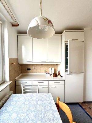 Einbauküche und Essbereich_2