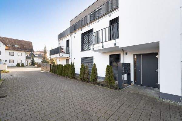 Außenansicht mit Eingang