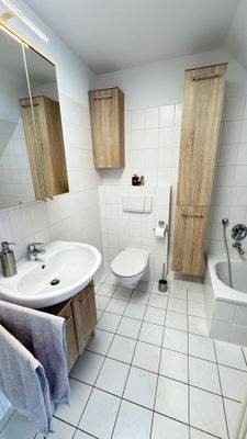 ETW2595 ・Bad mit Wanne und Dusche