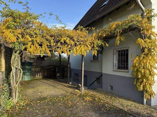 Ansicht Carport + Zugang Keller