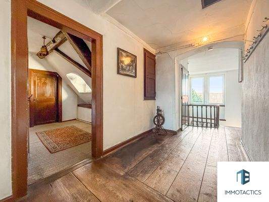 Flur OG Hauptgebäude 