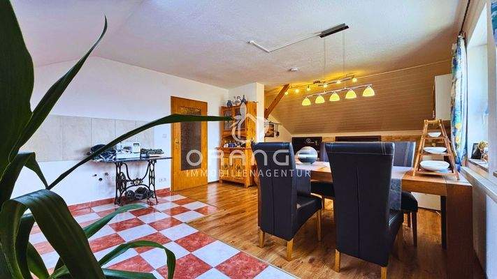 OG: Küche mit Esszimmer