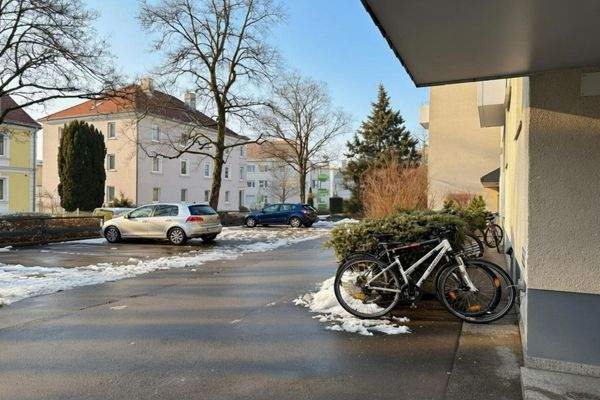 Außenbereich mit Stellplatz