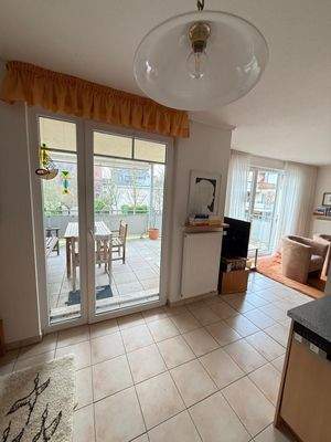 Wohn-Essbereich mit Balkon.jpg