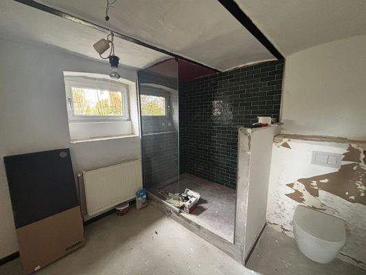 Bad (begonnen) im Keller