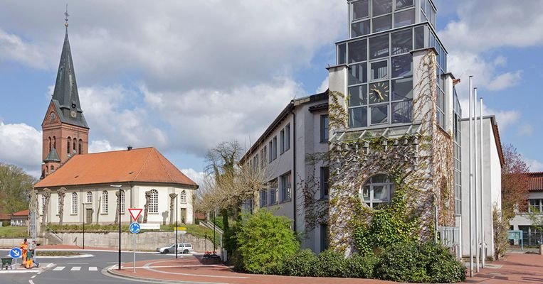 Rathaus und Ev. Kirche