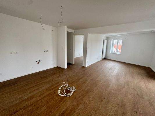 Wohn- u. Essbereich mit offener Küche (3)