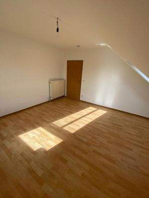 großzügiges Schlafzimmer