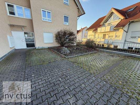 Parkplatz & Hauseingang