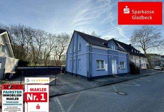 Freistehend mit Stellplätzen