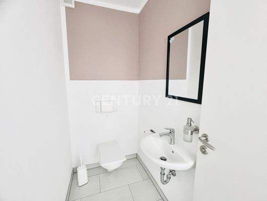 geräumiges Gäste-WC