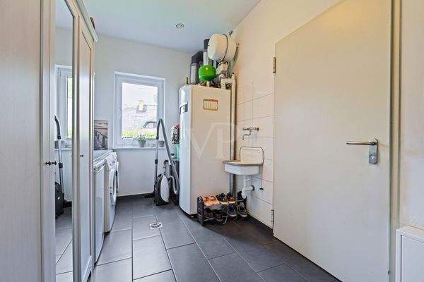 HWR mit Zugang zur Garage