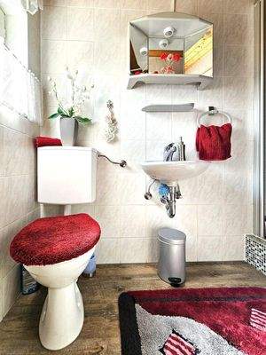 Gäste-WC mit Dusche