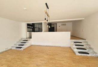 Blick auf Küche und Schlafbereich