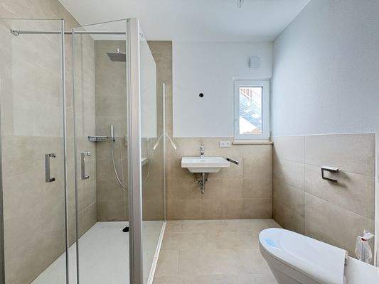 Badezimmer im Gartengeschoss