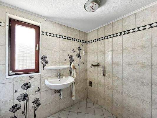 Zimmer und Duschbad EG_2