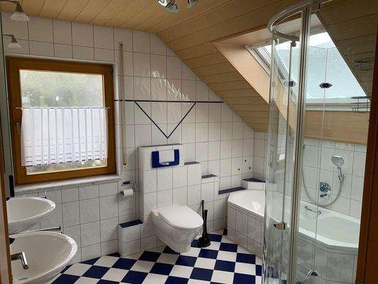 Badezimmer im Obergeschoss