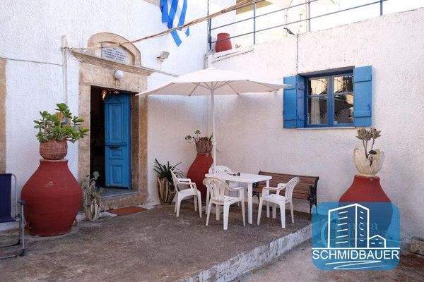 Kreta, Pompia: Traditionelles Haus in schöner Lage mit Innenhof zu verkaufen