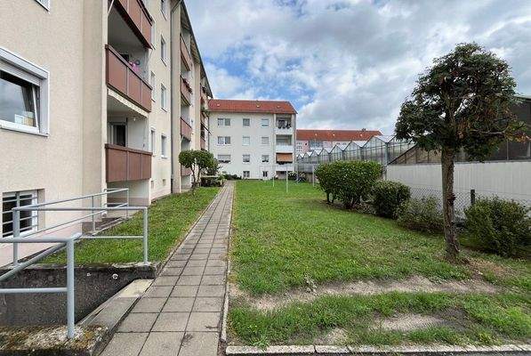 Grünfläche / Rückseite