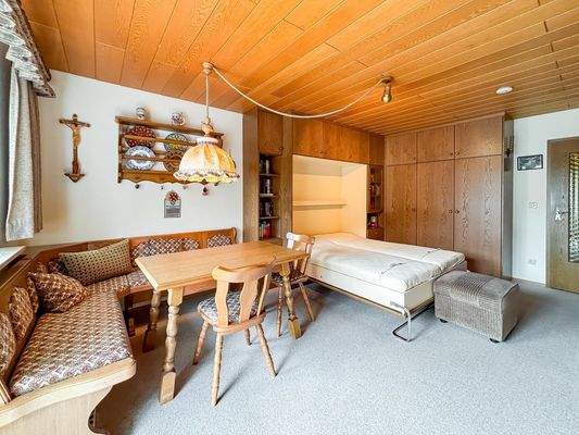 Wohnraum mit Schlafnische