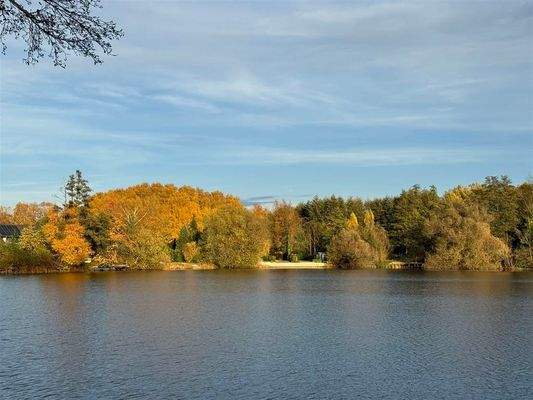 Der Behlingsee im Herbst