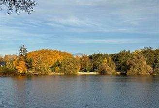Der Behlingsee im Herbst