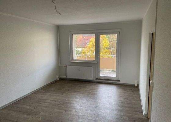 Wohnzimmer mit Balkon