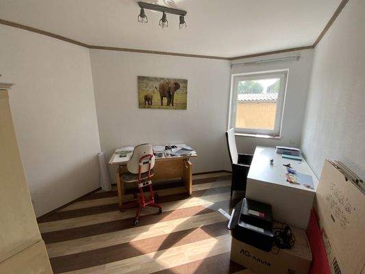 1. Büro/Kinderzimmer