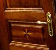 Türen-Franz-Nussbaum mit Intarsien (1).jpg