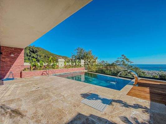Home with Pool, Garden, City and Sea Views in Alanya Antalya