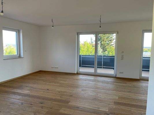 Blick in den Essbereich, Wohnzimmer und Küche