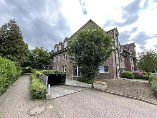 Wohnung mit Balkon, Tiefgaragenstellplatz