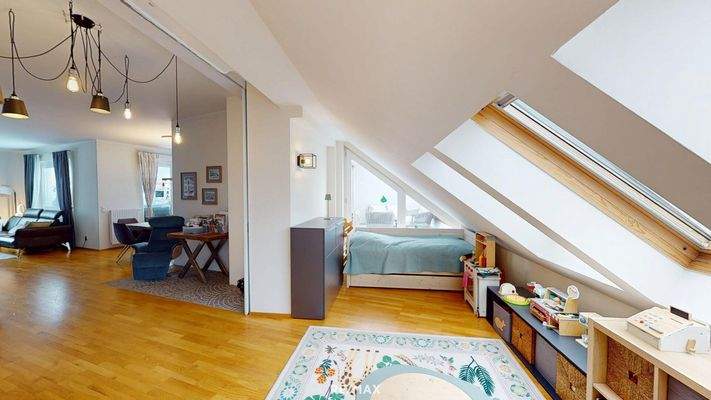 Wohnbereich und weiteres Schlafzimmer