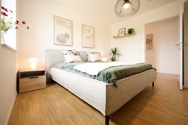 Schlafzimmer Ansicht Bett &amp; Tür.jpg