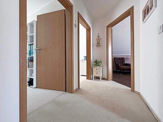 DG Flur: Der Flur ist die Verbindung von allen Zimmern der oberen Etage